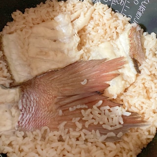 鯛のアラで作る鯛めし～炊飯器使用